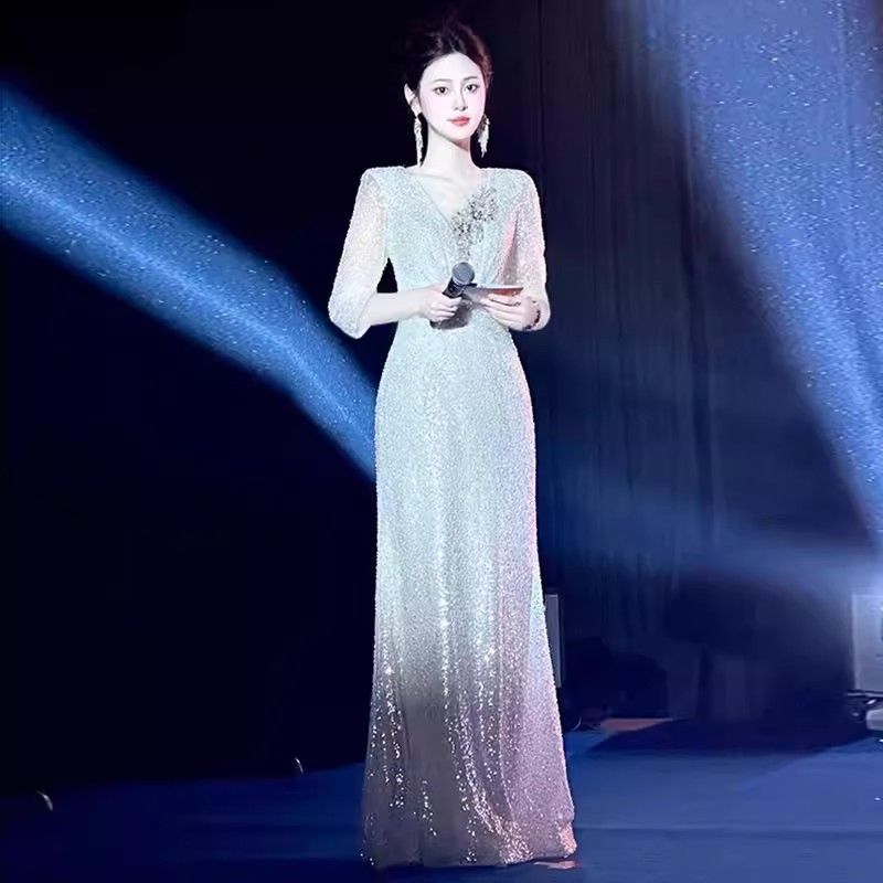タキシードの高級感の宴会の司会はショーの長いスカートのスパンコールの軽い豪華な小さい大衆のワンピースの長袖の秋冬を試験します
