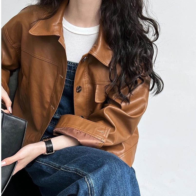 アウター ジャケット レザージャケット 長袖 襟付き 前開き ボタン 胸ポケット レザー かわいい 大人可愛い きれいめ シンプル 上品 ラフ おしゃれ かっこいい カジュアル レトロ ラフ ルーズ
