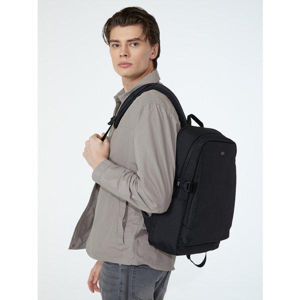 [25SS] [定番商品] ブラックロゴ装飾バックパック WBBA5E781BK