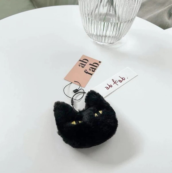 Qoo10 ab fab. BTS SUGA着用 Cat キーホルダ