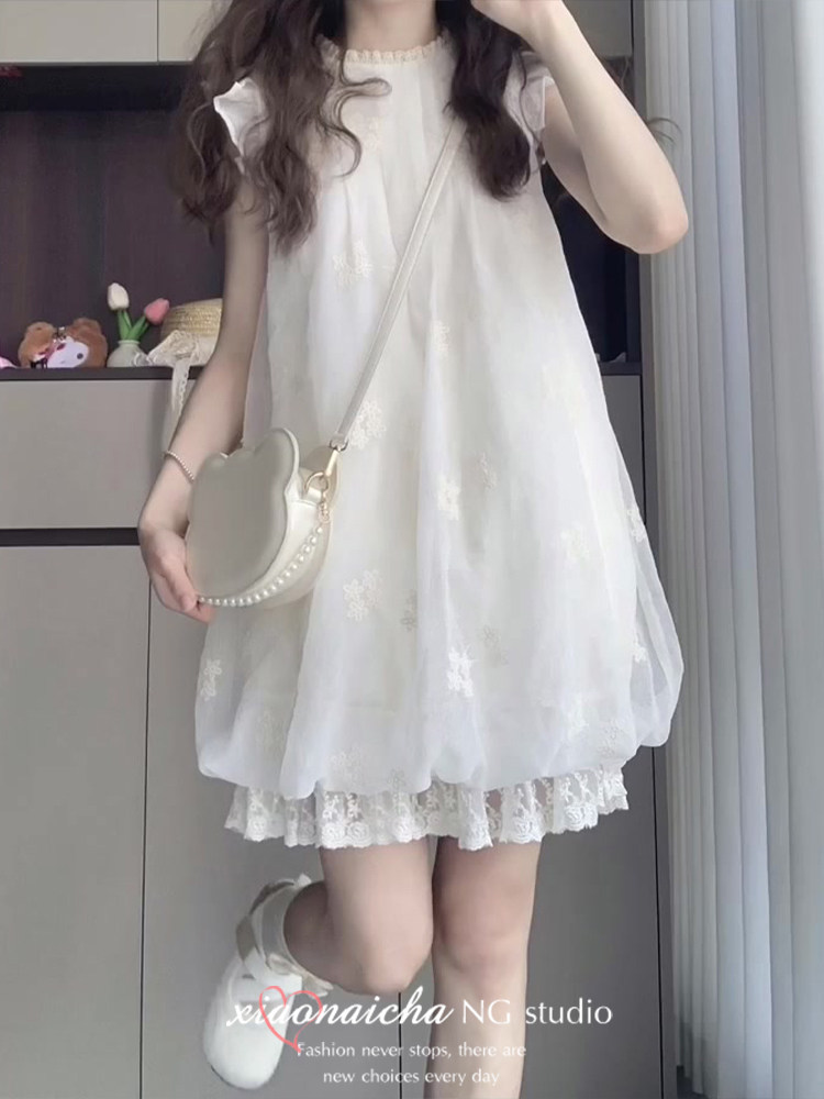 初恋風の森系刺繍入り小花柄女性用夏物甘く若々しい印象ゆったりスリムなベビードール風白