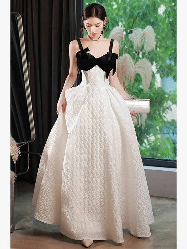 カラードレス ウェディングドレス ホワイト ノースリーブ Aラインドレス ウエディングドレス パーティードレス ロングドレス 発表会 演奏会 結婚式 前撮り 個性 カクテルドレス 二次会 花嫁 フォー