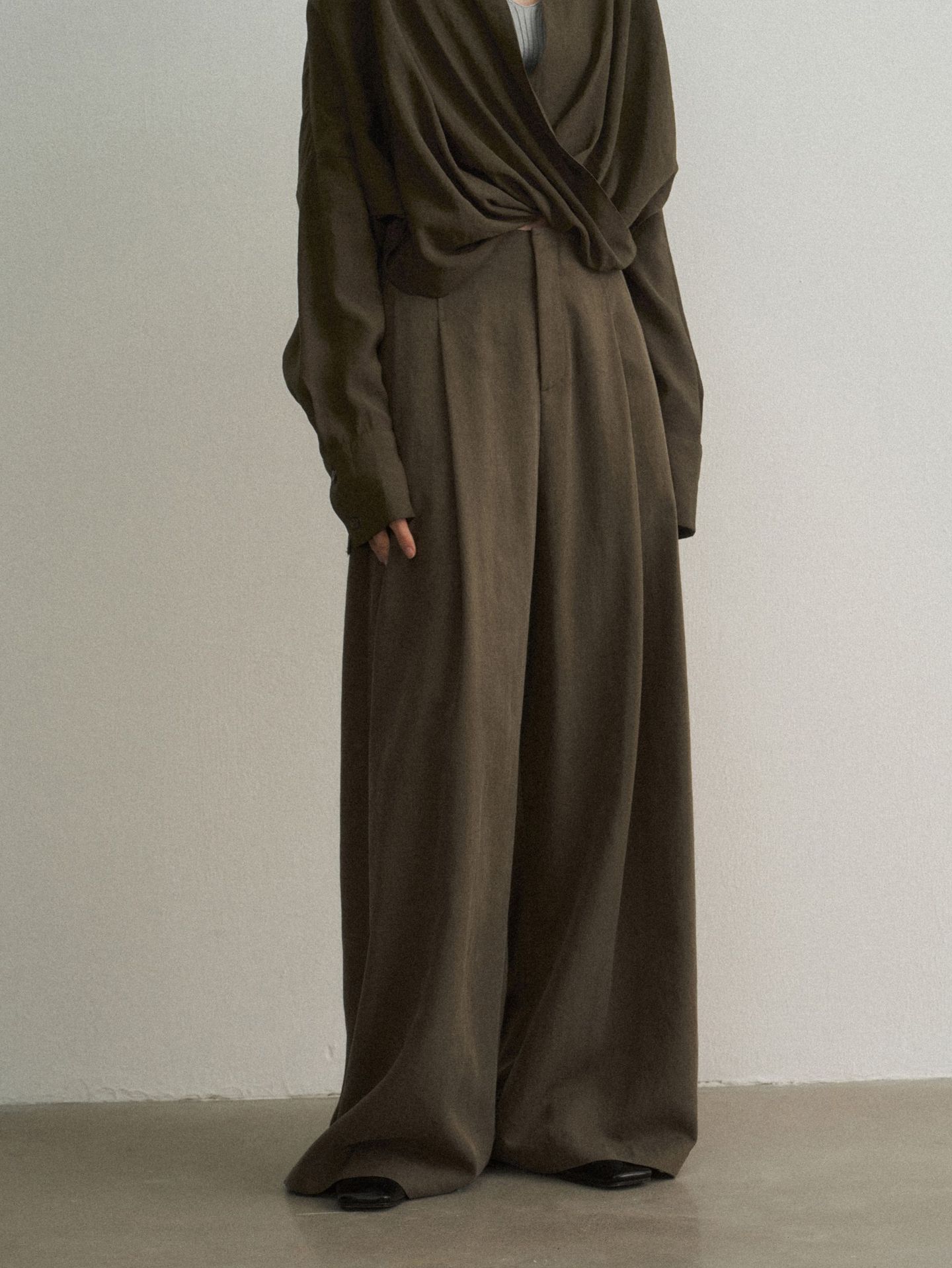 人気 春秋冬新作 通勤用 テンセル起毛 ライセール繊維（テンセル） ひだ前中央タック ベーシック カジュアルパンツ 女性用 高級感 C4390