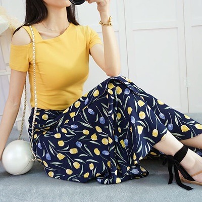 3061.肩出し半袖Tシャツ＋チューリップ柄ロングスカートセット（イエロー＆ネイビー）