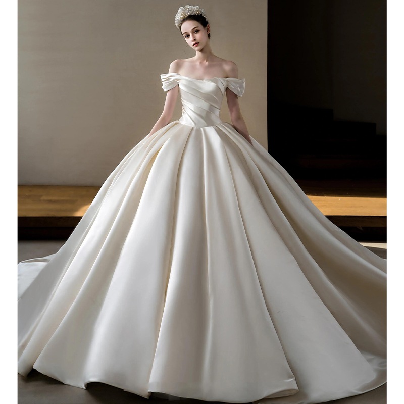 ワンショルダーメインウェディングドレス 2025 小さな花嫁 レトロサテン 上質な質感 ドアベール 冬