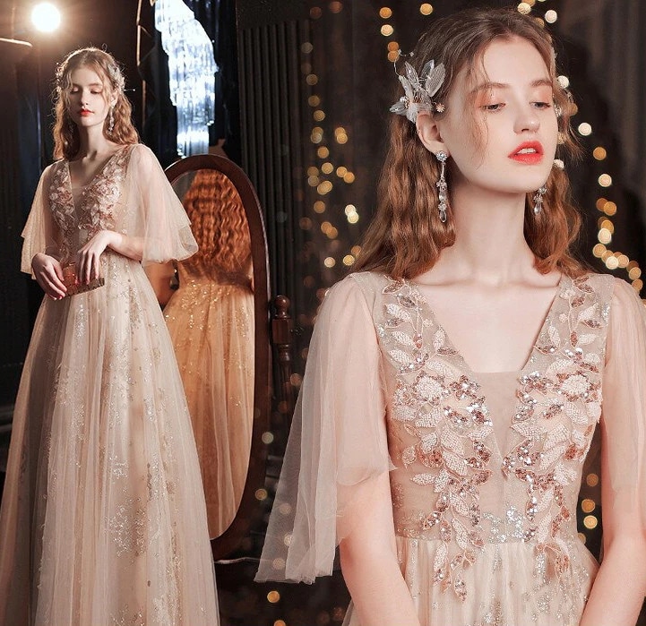 韓国ファッション 二次会 結婚式 パーティードレス モダンで痩せて見えるゴールドのイブニングドレス ウエディングドレス シンプルワンワードショルダー花嫁ウエディングドレス演奏会