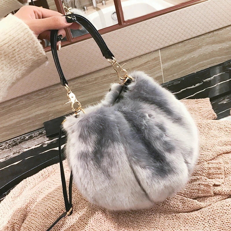 新品推奨ファイナルオファーファー バッグ ２WAY ハンドバッグ ショルダーバッグ ファーバッグ パーティーバッグ 結婚式 パーティー レディース 白 青 ホワイト スノー バッグ