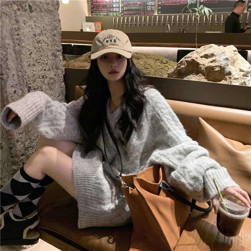 セーター トップス 膝上 ミディアム丈 韓国流行 袖あり 灰色 グレー 長袖 萌袖 Vネック 襟なし