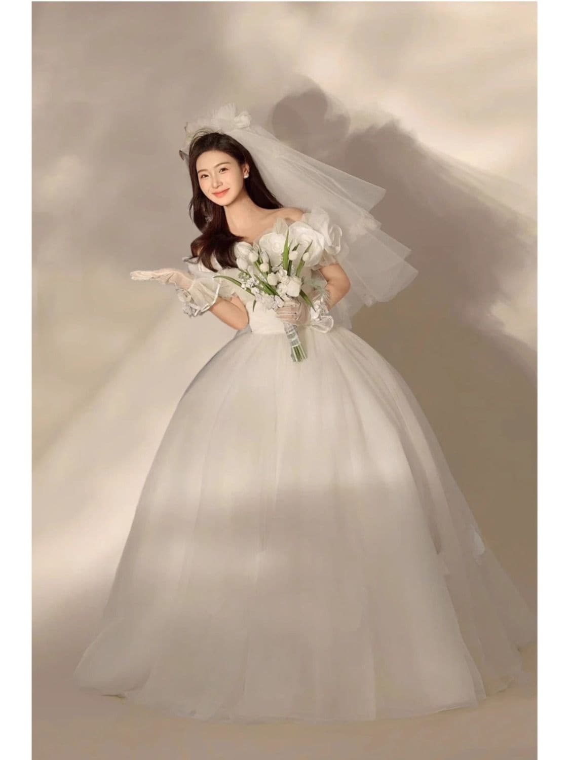 ワンショルダーのライトウェディングドレス花嫁プリンセスqiディパフィアスカートウェディングドレスフラワースーパーアウトベールワンピースドレスドレス