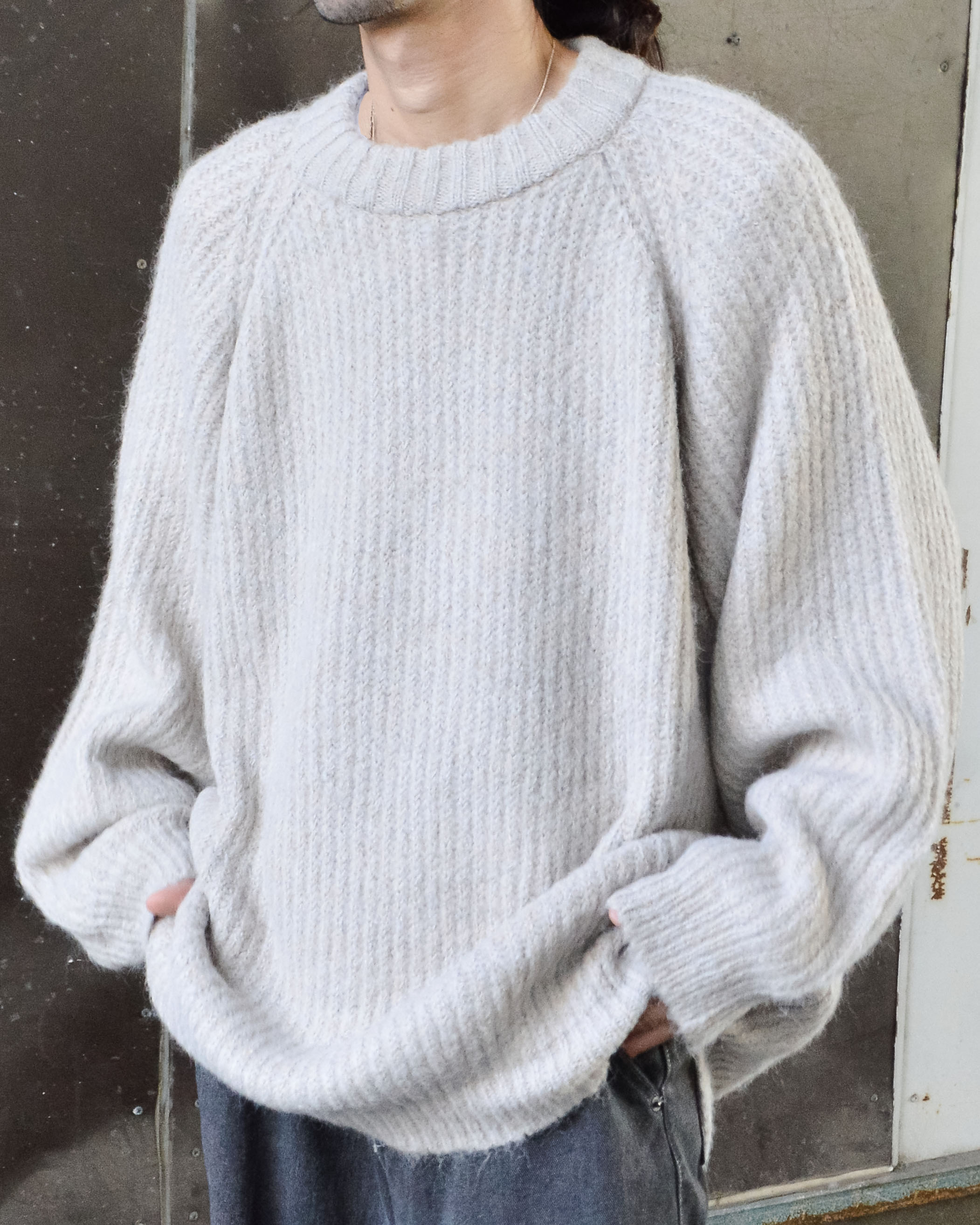 クルーネックニット