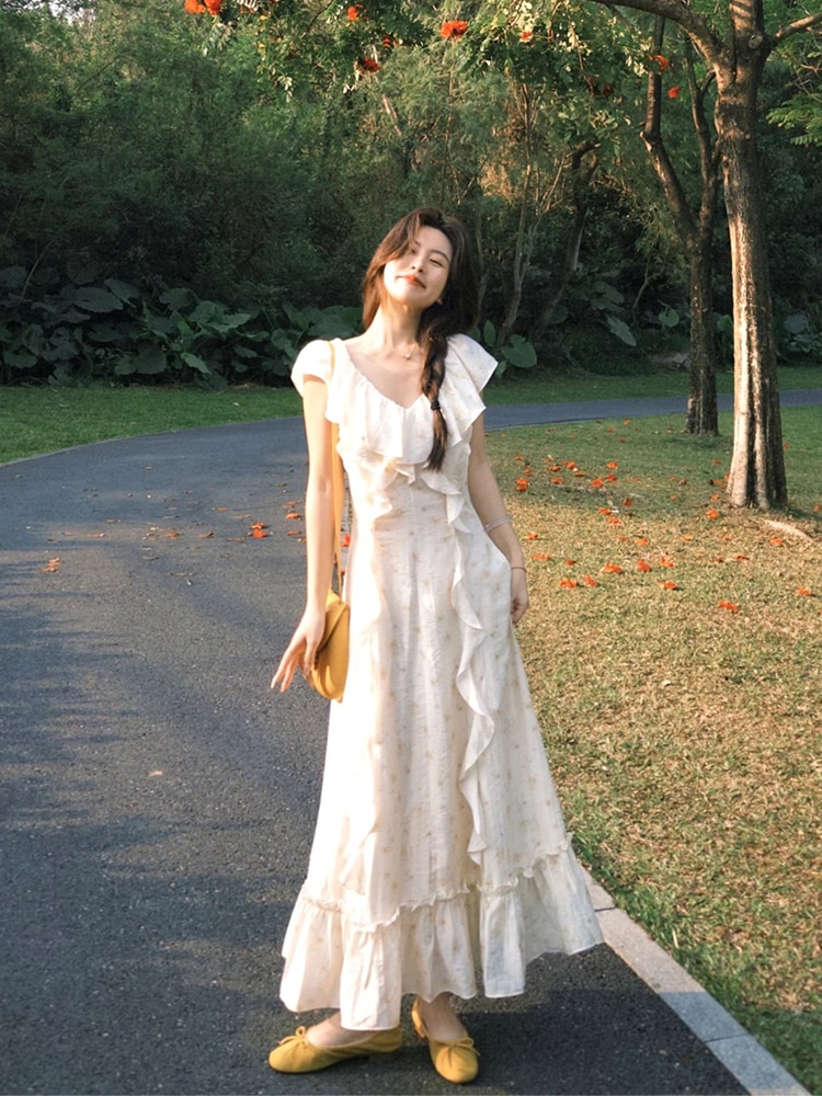 2025 春夏 ワンピース おしゃれ かわいい ドレス ミモレ丈 ロングタック 小花 フラワー Vネック Aライン 韓国ファッション レディース 白 シンプル お出かけ キュート 甘めフレンチ