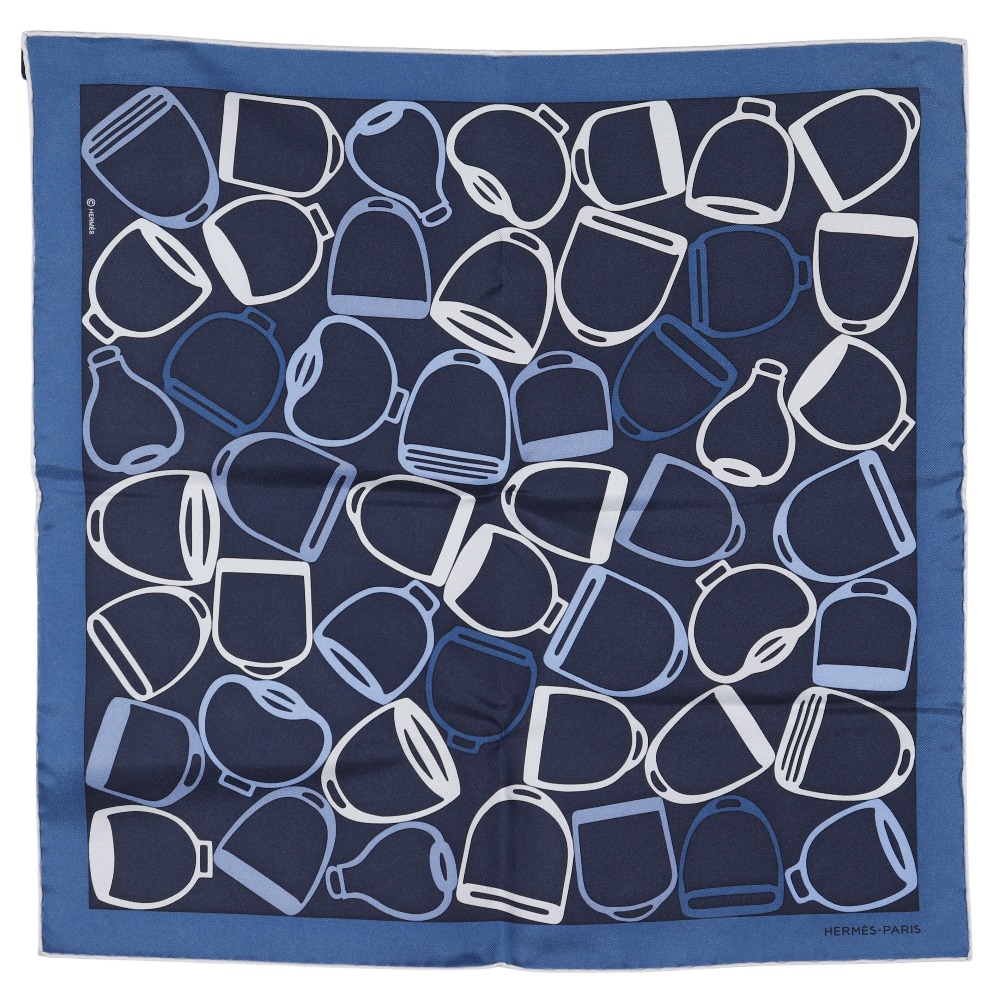 ポケットチーフ ア・ヴォ・エトリエ スカーフ シルク 紺 ユニセックス 中古品 A+ランク