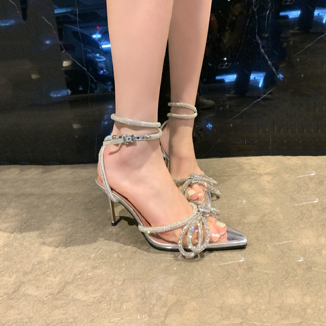 パンプス ポインテッドトゥパンプス ハイヒール ピンヒール 8ｃｍヒール リボン キラキラ ラメ 美脚 ストラップ かわいい 大人可愛い おしゃれ エレガント ラブリー 女っぽ セクシー 主役級