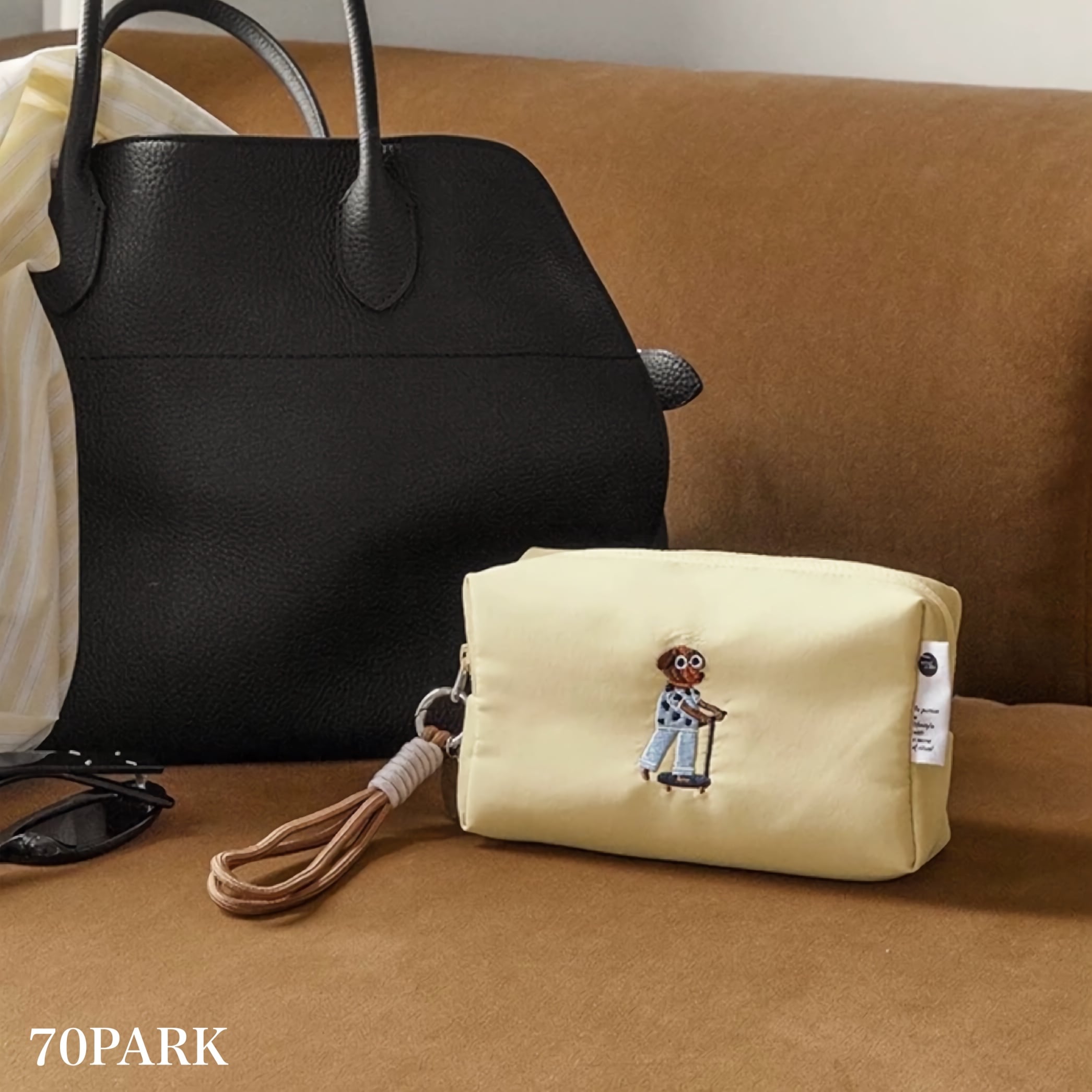 ストラップ付き キックボード 犬 コスメ 収納 防水 ポーチ 全2色 吊り下げ メイクポーチ トラベルポーチ ダックスフンド 韓国 韓国雑貨 韓国っぽ バッグ 韓国ファッション 旅行 70PARK