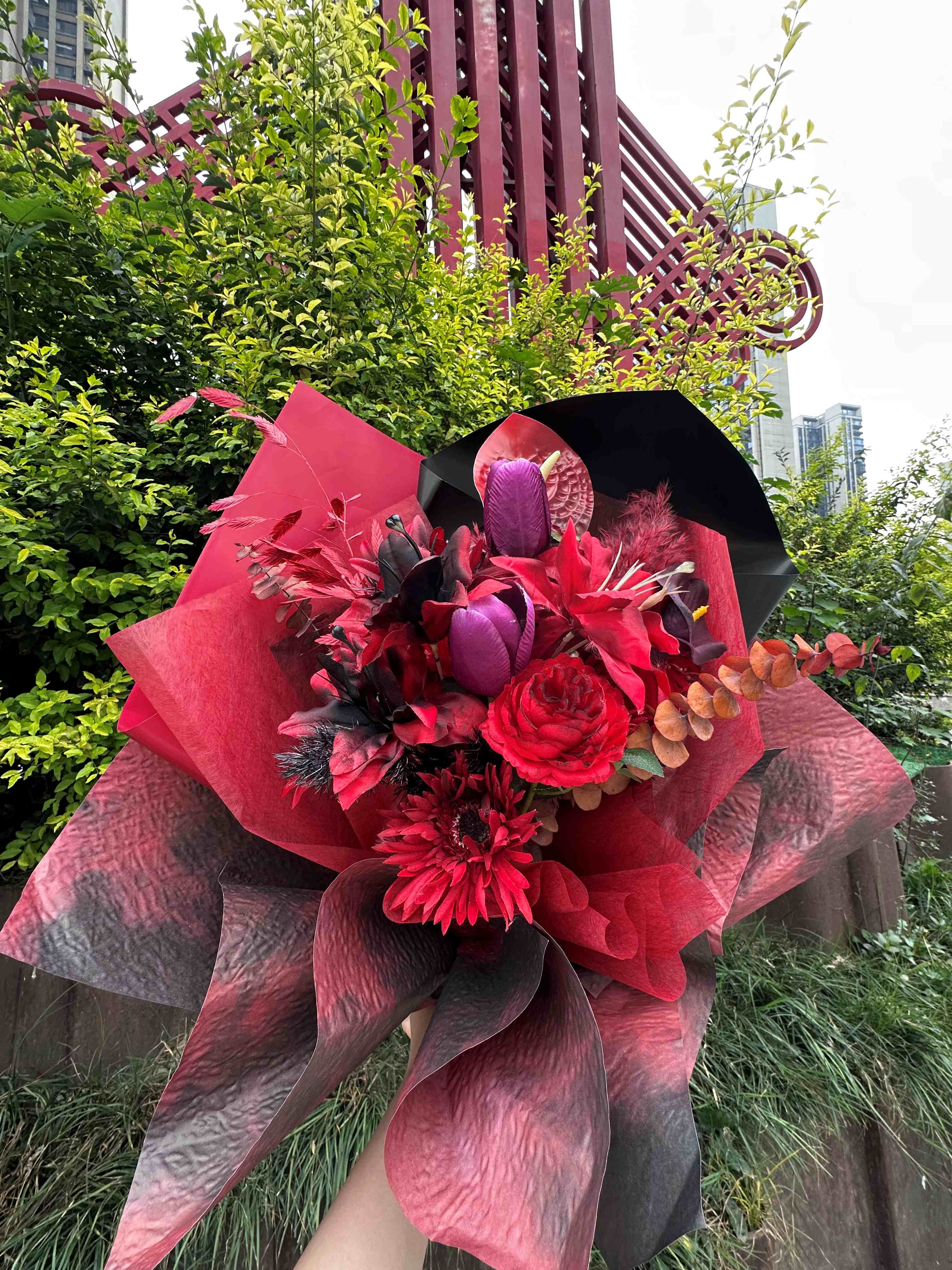 レッド造花 ギフト買い占め中 プレゼント カーネーション 花束 造花プレゼント誕生日誕生日 贈り物 結婚記念日 退職祝い 送別会 結婚祝い 卒業式プレゼント誕生日お祝い卒業式記念日