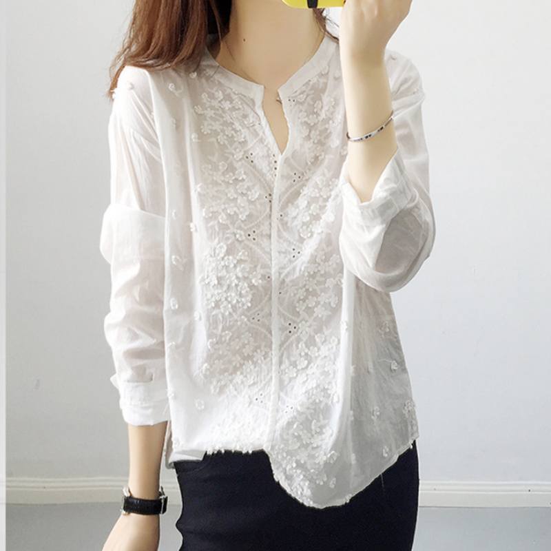 トップス シャツ ブラウス 白シャツ 白トップス 袖あり 半袖 7分袖 七分袖 長袖 パフスリーブ Vネック 襟付き スタンドカラー レース 刺繍 シフォン 透け感 かわいい 大人可愛い