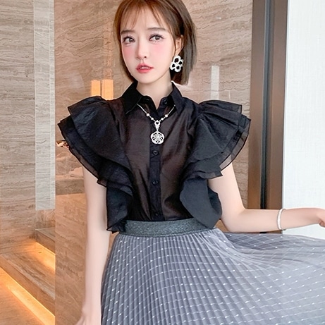 レディース トップス シャツ ブラウス ショート丈 半袖 袖フリル 角襟 前開き ボタン 薄手 かわいい 大人可愛い きれいめ シンプル カジュアル 上品 おしゃれ かっこいい レトロ こなれ感