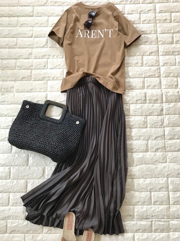 【気質アップ】 アルファベット 半袖 シンプル Tシャツ + 無地 ギャザー Aライン スカートセット