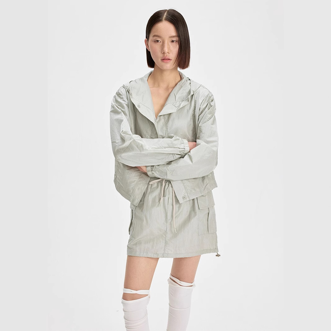 愛とナンシー2025春の日本のフード付きデザインセンスアウトドアスポーツスタイルショートジャケット女性21150