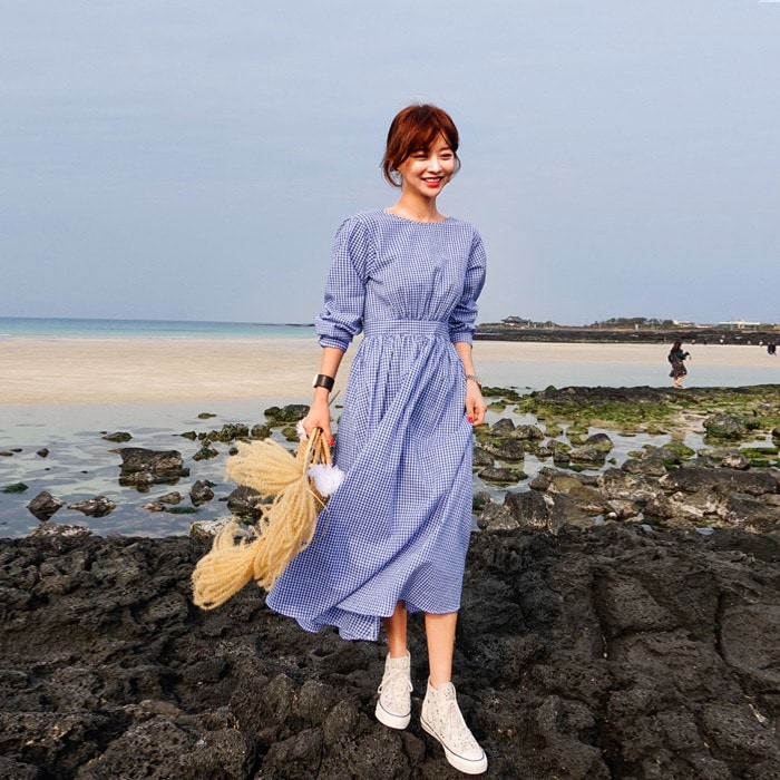 1025.シンプルで可愛い チェック柄ロングスカートワンピース（ブルー） 100,000円