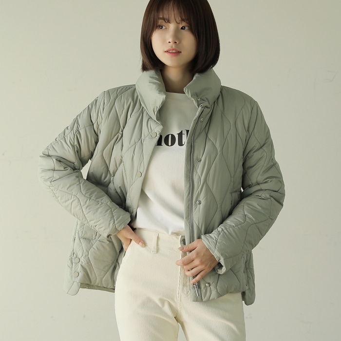 [韓国ファッション] ハイネック ダイヤキルティングブルゾン