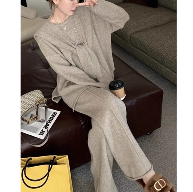 ハイエンドのカスタマイズ-プラスサイズの女性のファッションニットスーツ女性の 2024 秋と冬の新しい緩い怠惰なスタイルショールワイドレッグパンツ 3 点セット