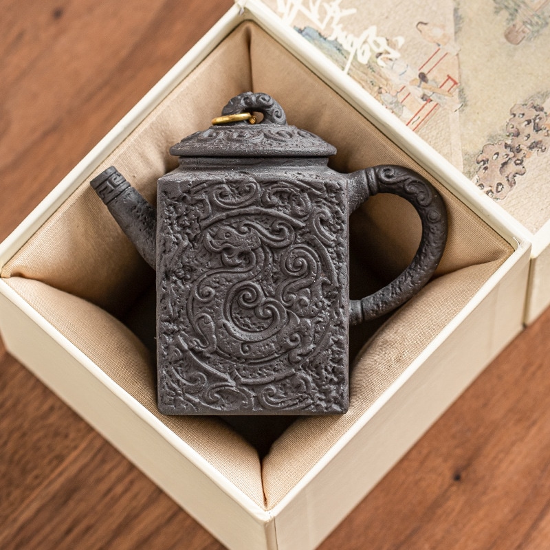 手作りの黒と金の四角いドラゴンティーポットティーポットカンフーティーセットレトロな侘び寂びスタイルのティーポット粘土製の手持ちティーポット