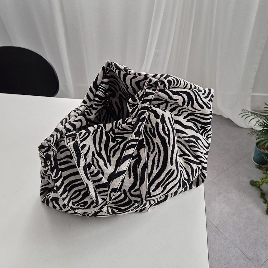 ゼブラ ジャカード ショルダーバッグ