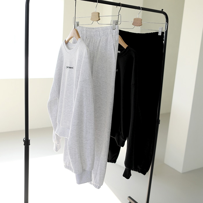 [韓国ファッション] 刺繍ロゴ スウェットプルオーバー＋ジョガーパンツ 上下セット