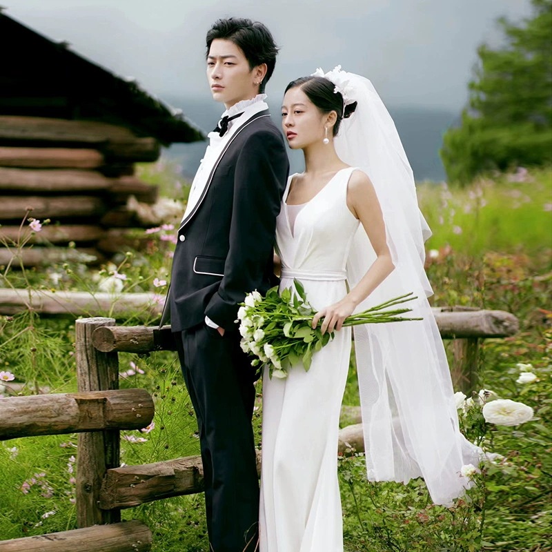 ウェディングドレス ノースリーブ 白 シンプル 無地 ワンピース 結婚式二次会 披露宴 前撮り後撮り ビーチフォト花嫁ドレス エンパイア 安いブライダル 海外挙式