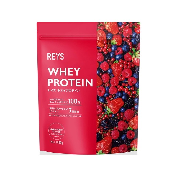 REYS レイズ ホエイ プロテイン 1kg 国内製造 ビタミン7種配合 WPCプロテイン ぷろていん ホエイプロテイン (ミックスベリー風味)