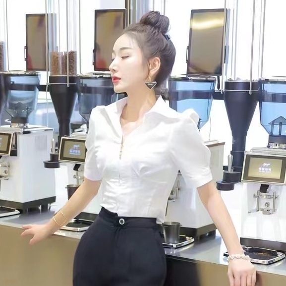 トップス シャツ 半袖 襟付き 前開き ファスナー ショート丈 かわいい 大人可愛い きれいめ シンプル 上品 おしゃれ かっこいい こなれ感 きちんと 個性的 主役級 存在感 抜け感 オールシーズン