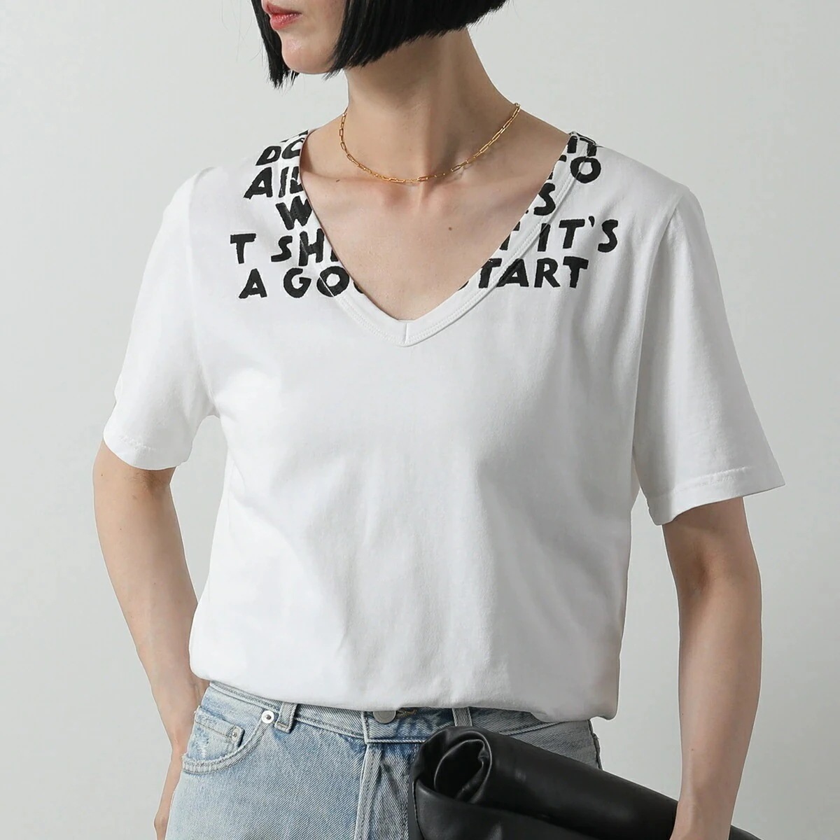 MM6 エムエムシックス メゾンマルジェラ Tシャツ S62GD0203 M20108 レディース 半袖 カットソー Vネック ショート丈SIDA エイズTモチーフ 100