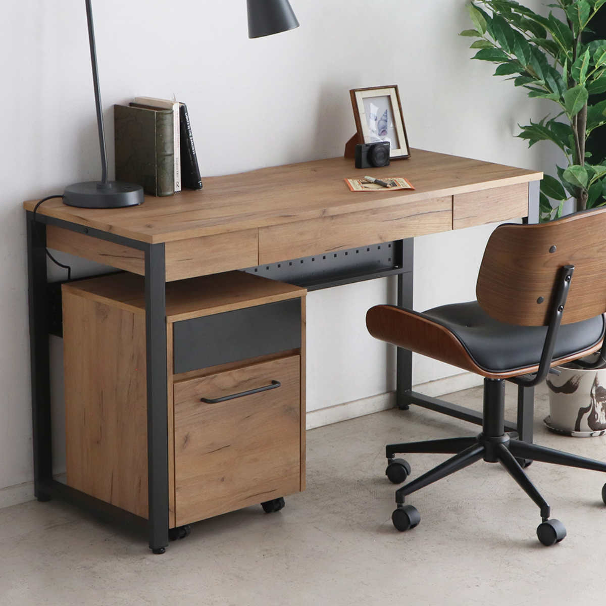 ワークデスク 幅120cm 木目 ブルックリンスタイル デスク パソコンデスク 机 つくえ 学習デスク 勉強 デスクのみ 引き出し 収納 スチール おしゃれ 21,754円