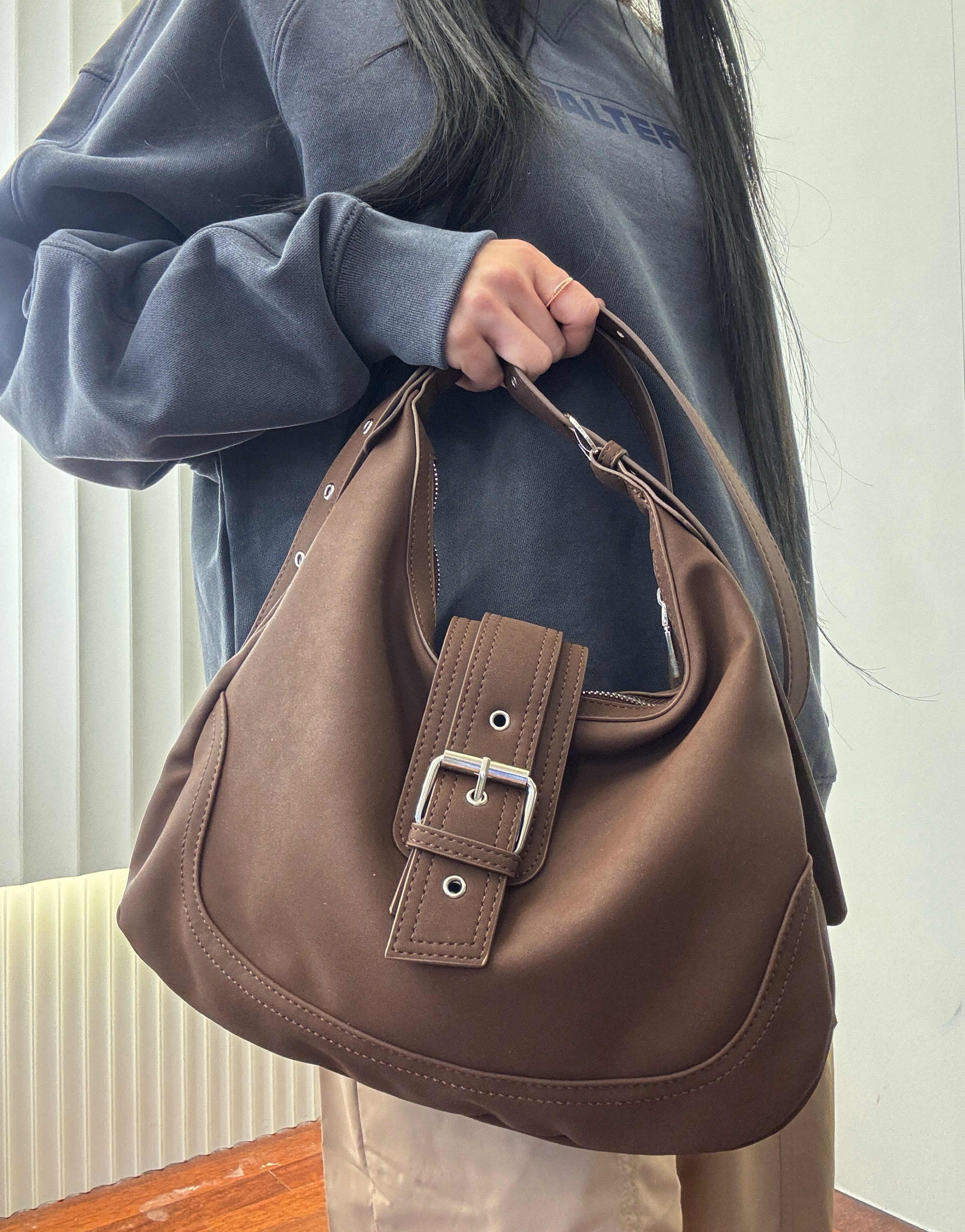 レイトンバックル ショルダーバッグ