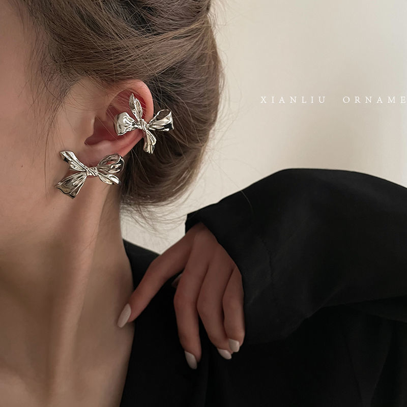 【79%OFF!】 イヤーカフ新型の気質のファッションの金属の蝶の結び目の耳の釘のイヤリングの高級感は軽くて贅沢な個性の 国内最安値