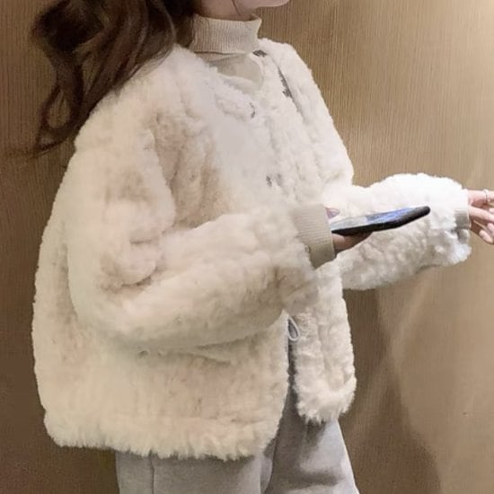 【取寄：納期2週間】フェイクファーコート ブルゾン エコファー もこもこ 暖かい イミテーションファー アウター ショート丈 カジュアル エレガント 上品 シンプル ふわふわ かわいい 防寒 大人