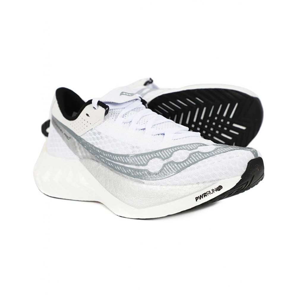 サッカニー ランニングシューズ エンドルフィン プロ 4