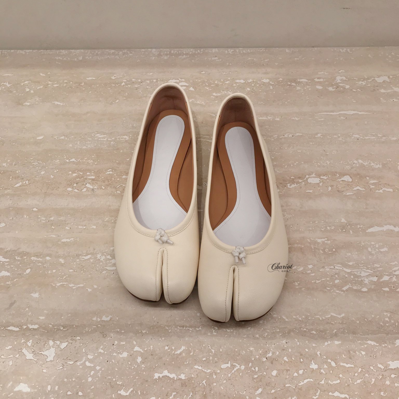 フラットシューズ 「タビ」バレリーナ S58WZ0042P3753T 79,750円