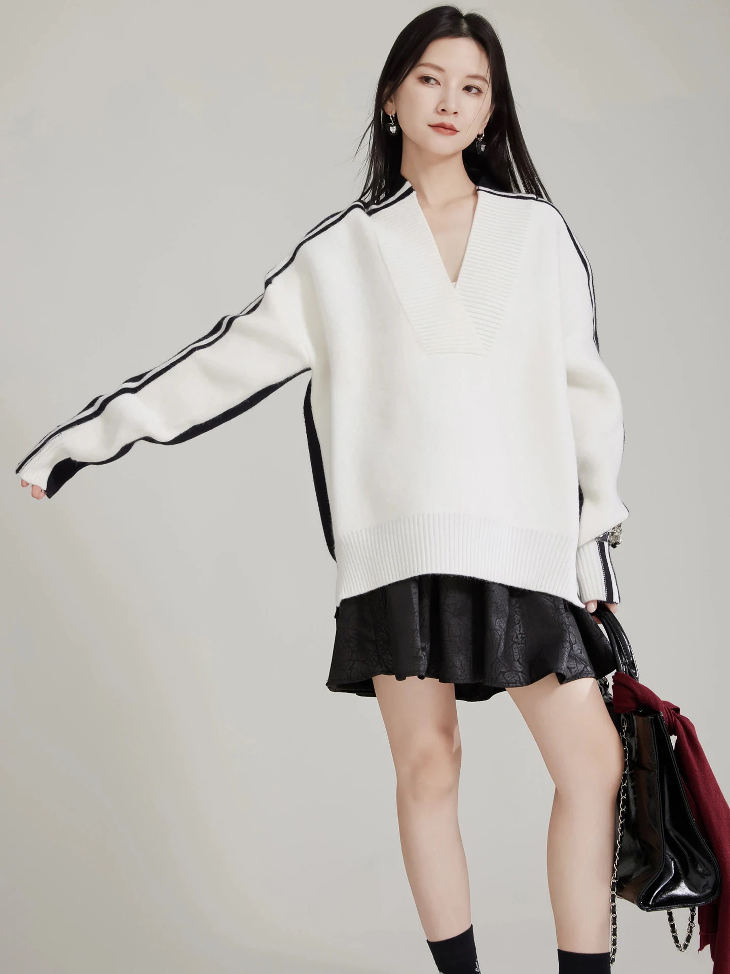 【J.Fashion】 ｖネック ニット 黒白ドッキング 厚手 セーター レディース 個性的なデザイン 関連商品は店で購入可能 メガ割30%までに制限