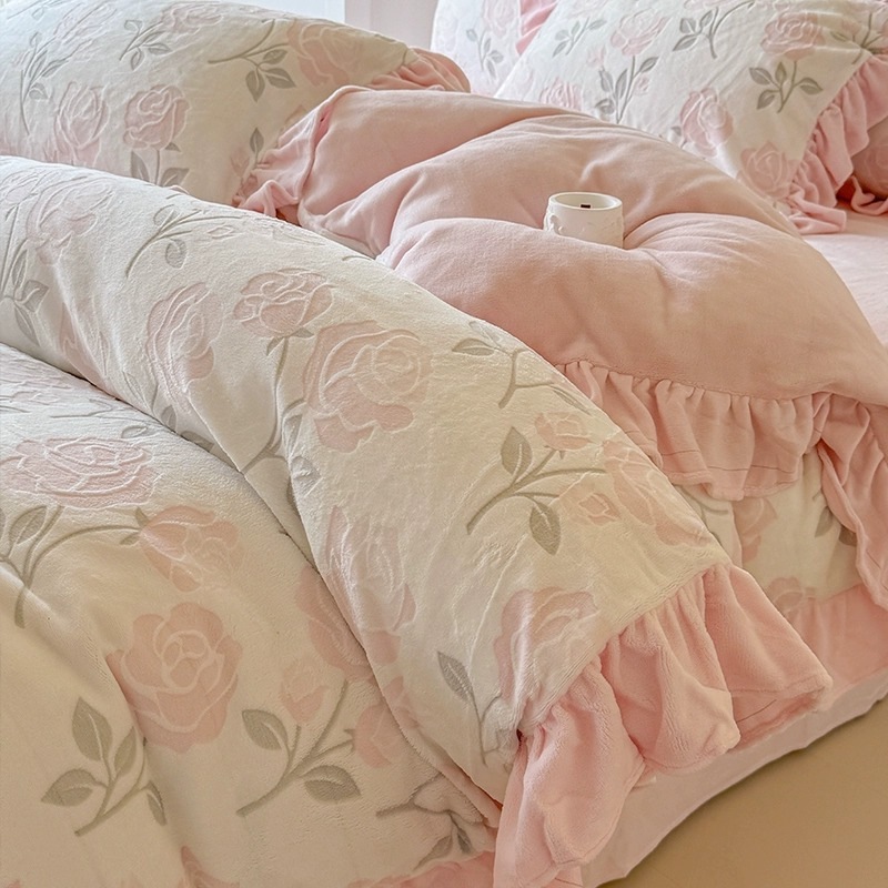 彫刻された牛乳フリース4ピースのレースコーラルフリース羽毛布団カバー冬のフリースベッドフランネルシート