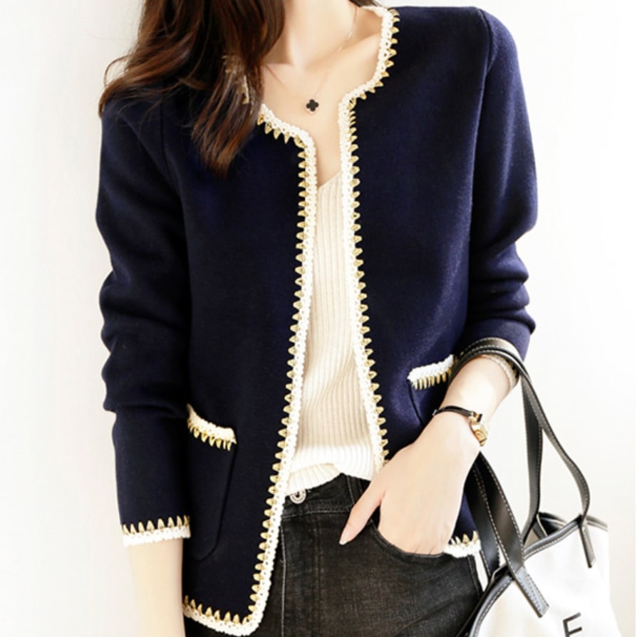 トップス アウター カーディガン 袖あり 長袖 ラウンドネック 刺繍 ポケット 大人可愛い きれいめ シンプル 大人 上品 おしゃれ お洒落 大人女子 こなれ感 ラフ エレガント 主役級 存在感