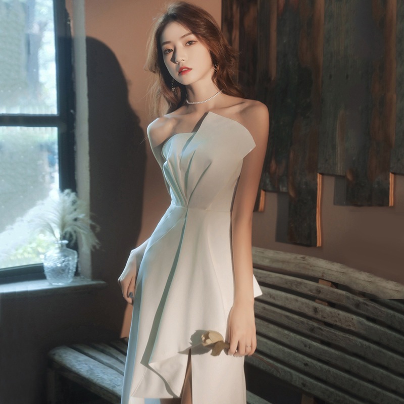 女性のストラップレスセクシーなサスペンダードレスのためのホワイトドレスロングバンケットドレス