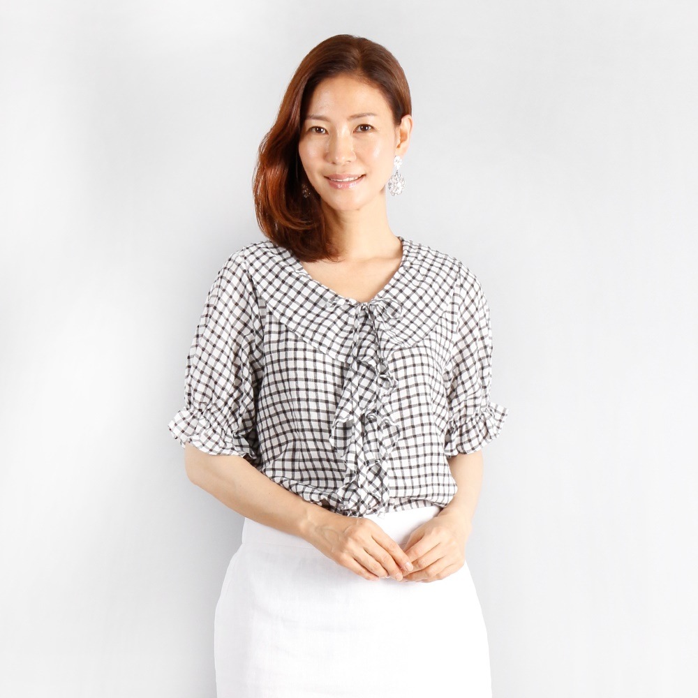 大きいサイズの韓国人女性のファッションの服シャーリングチェックブラウスDD2413M807ビッグサイズロングtシャツ韓国