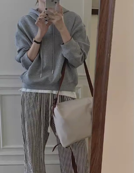 レディース トップス プルオーバー パーカー 長袖 ドロップショルダー フード ポケット 伸縮性 シンプル カジュアル 無地 春 秋 学生 お出かけ 旅行 休日 重ね着 楽ちん 普段使い 着回し