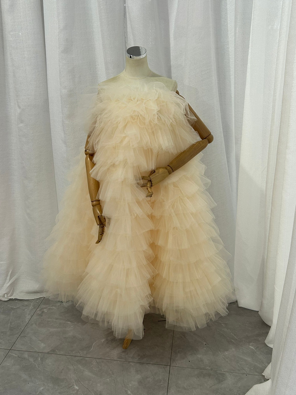 オーバースカート カラードレス 薄シャンパン色 柔らかく重ねたチュールスカート ストレッチ 前撮り