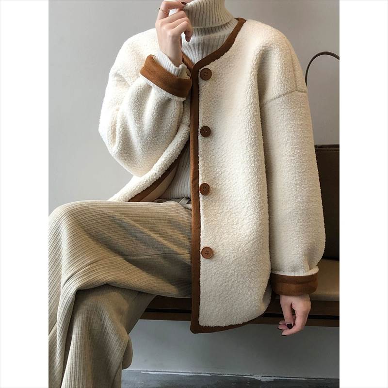 アウター レディース ボアコート ボアジャケット ラウンドネック クルーネック ボタン ポケット スエードパイピング ふわもこ フワフワ モコモコ 大人可愛い きれいめ シンプル カジュアル おしゃれ