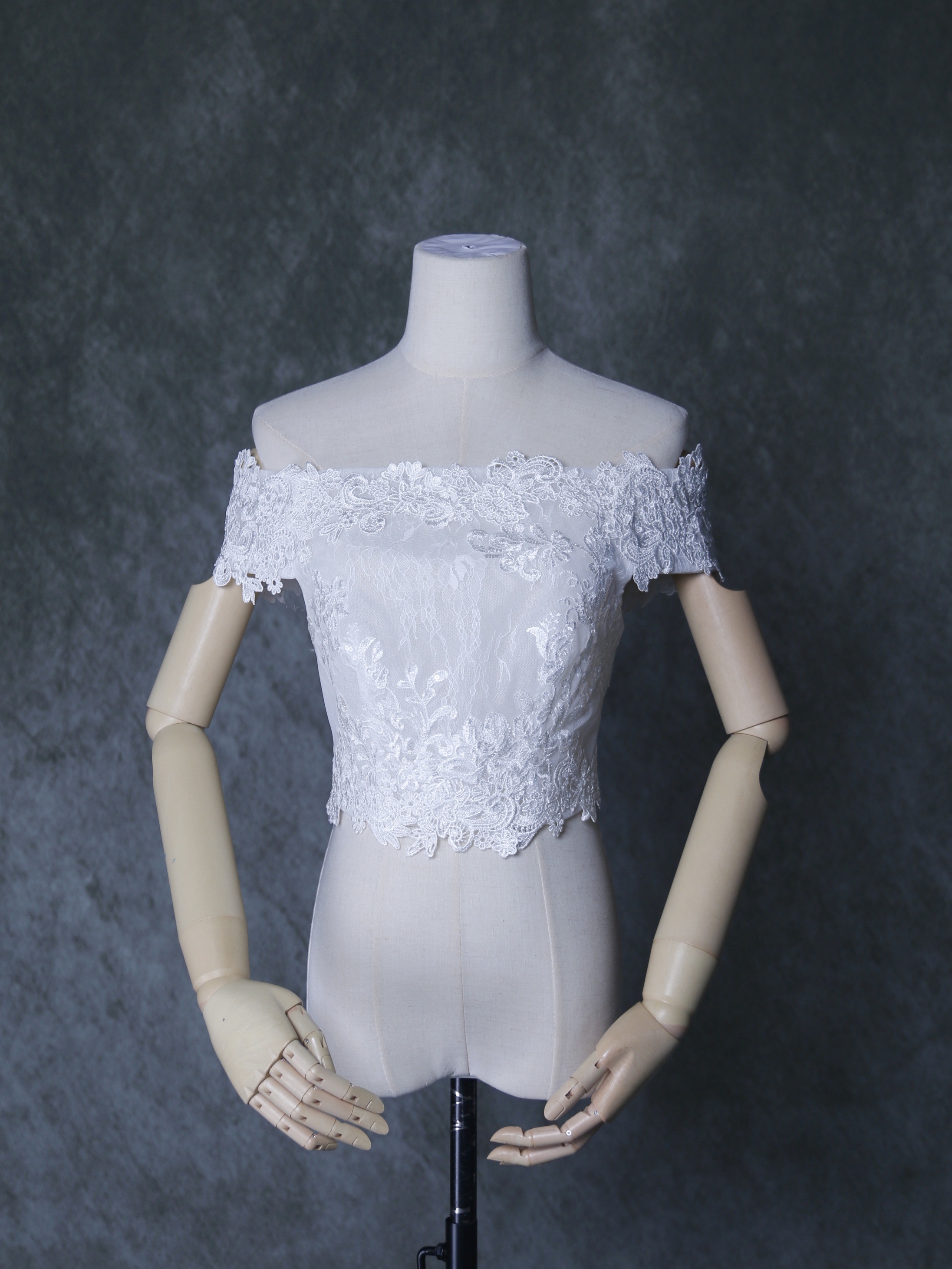 フランス風 ボレロ オフホワイト 短袖 可憐な花刺繍のトップス 花嫁/ウェディングドレス
