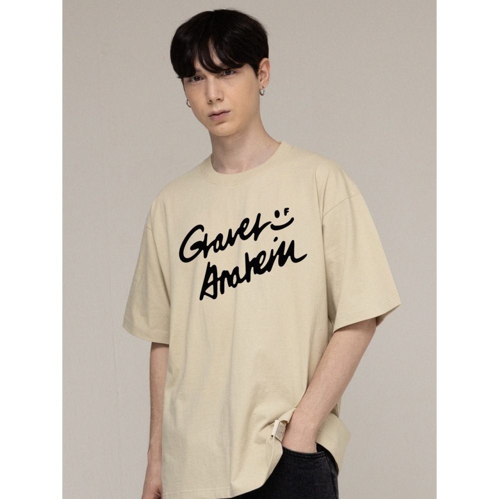 GRAVER ドローイングロゴスマイルショートスリーブ T シャツサンドベージュ