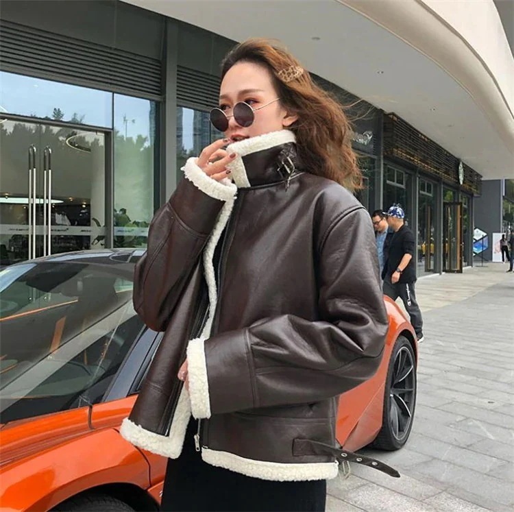 今から買い足すならこの１枚 韓国ファッション ラムヘアー 短いスタイル ファーワン ジャケット コート トレンド オートバイの服 大人気 ゆったりする レトロ デザインセンス レザー 厚手 5,834円